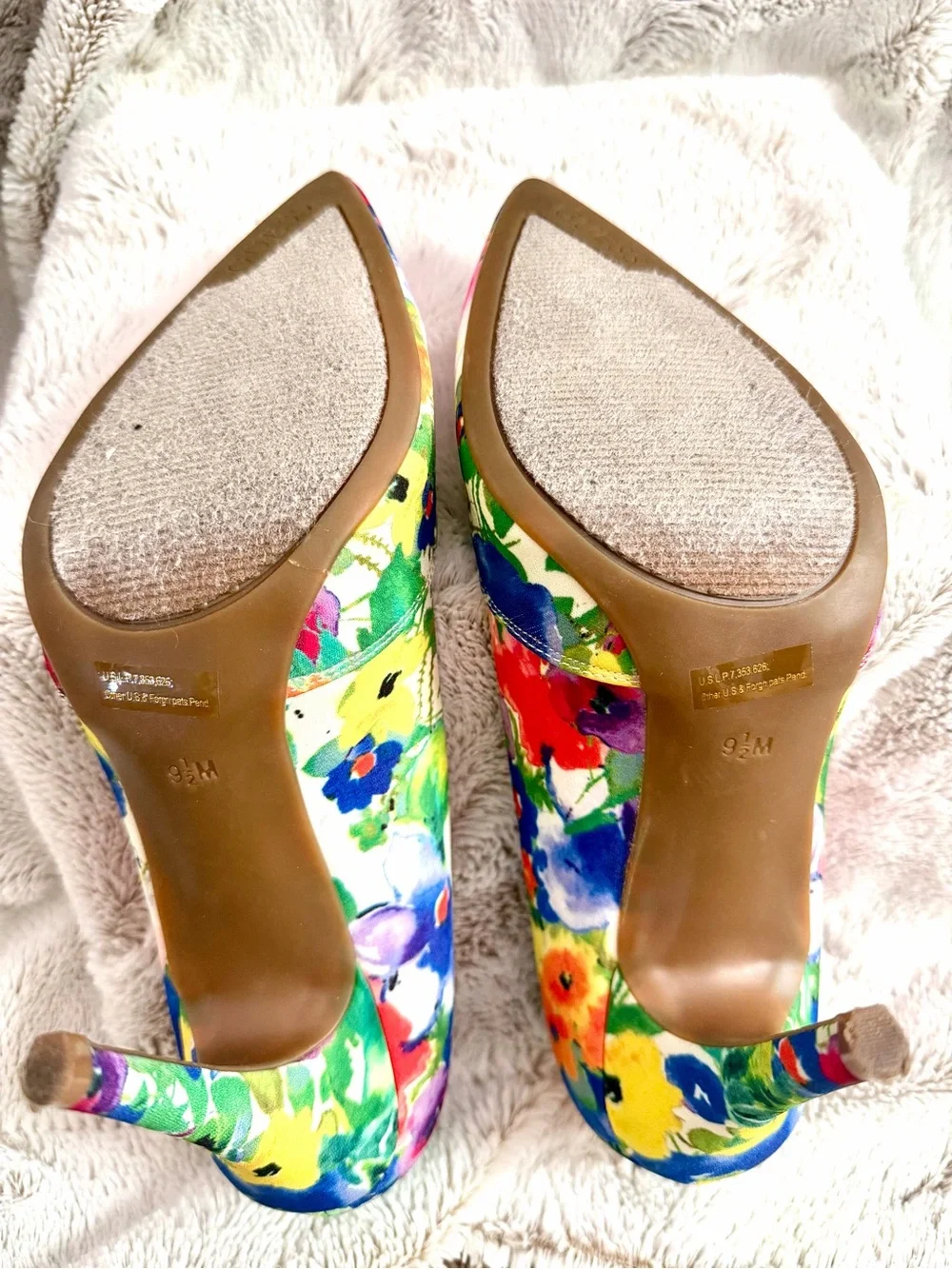 Guess Floral Pointed-Toe Pumps in Multi